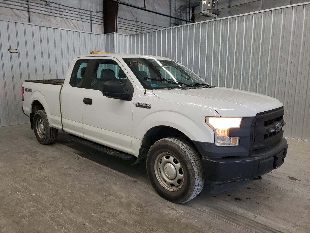 2017 Ford F-150 VIN 1FTEX1E83HFA18815 Copart auction photo, minor dent/scratches damage thumbnail 4