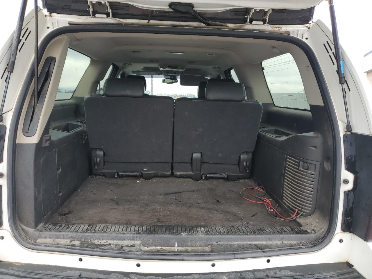 2008 Chevrolet Suburban VIN 3GNFK16388G267557 Copart auction photo, rear end / front end damage thumbnail 6