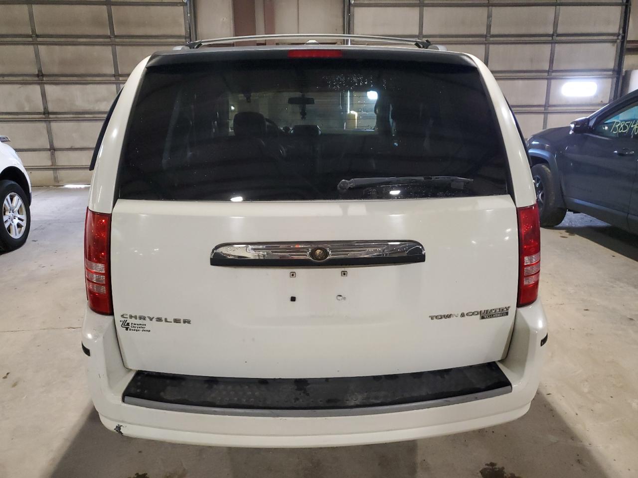2010 Chrysler Town & Country VIN 2A4RR5D17AR501109 Copart auction photo, front end / minor dent/scratches damage thumbnail 6