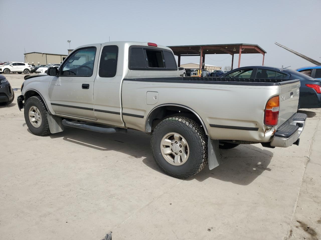 2000 Toyota Tacoma VIN 5TESN92N8YZ696366 Copart auction photo, front end / hail damage thumbnail 2