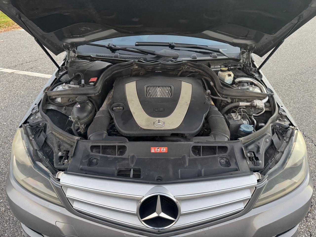 2012 Mercedes-Benz C-klasse VIN WDDGF8BB5CR204969 Copart auction photo, normal wear / minor dent/scratches damage thumbnail 7