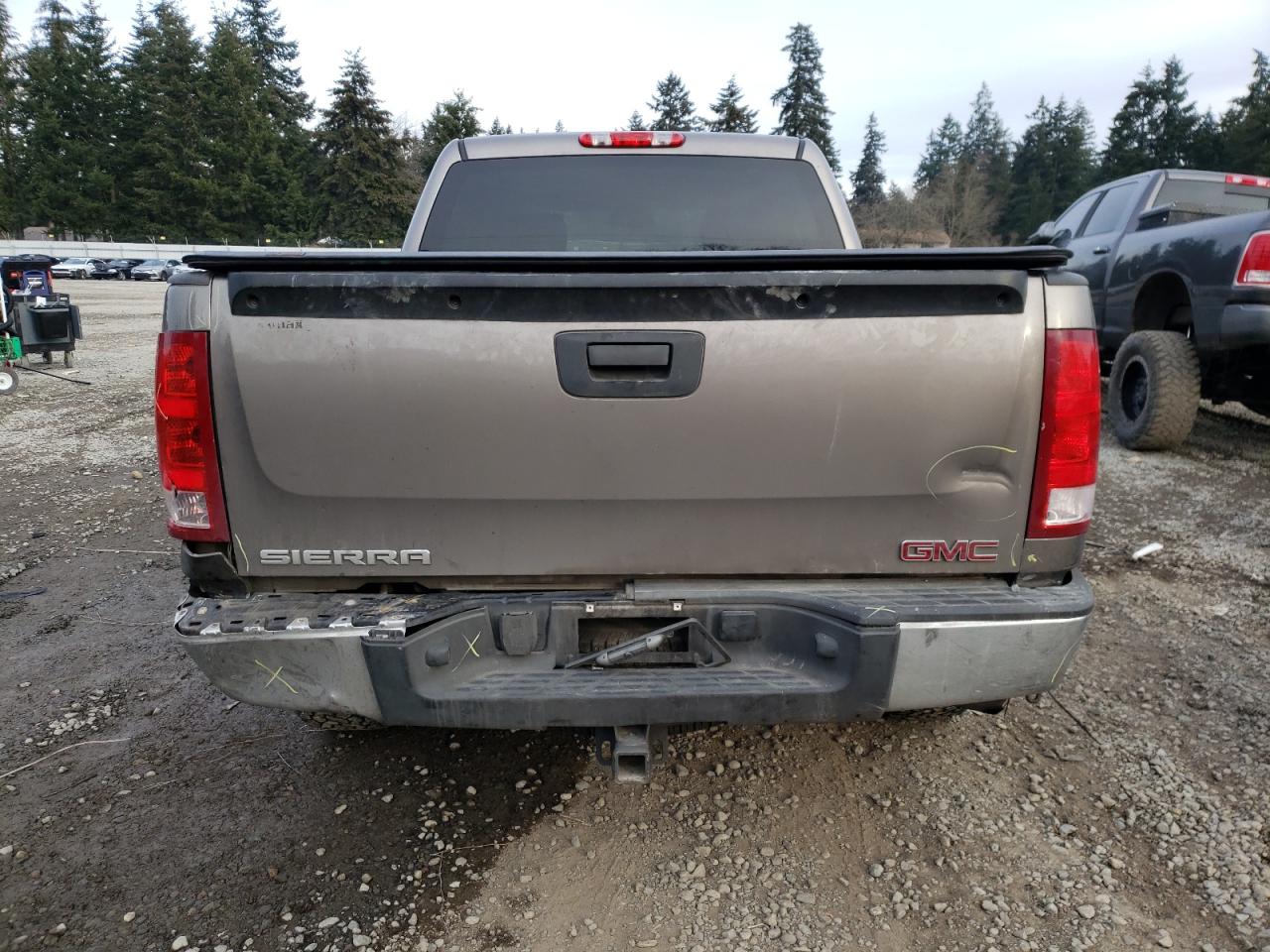 2013 GMC Sierra VIN 3GTP2UEA7DG187742 Copart auction photo, rear end damage thumbnail 6