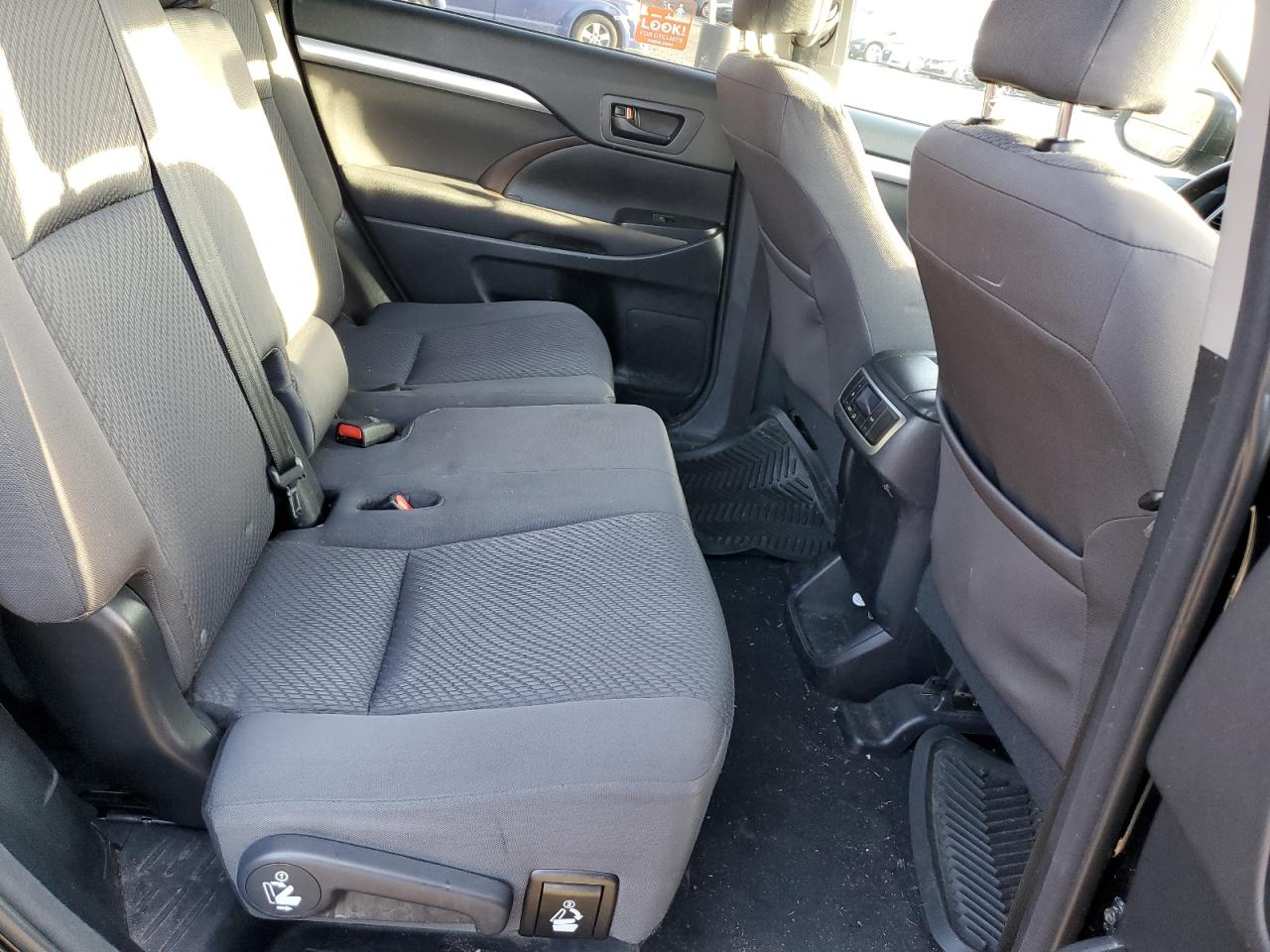 2015 Toyota Highlander VIN 5TDBKRFH0FS157330 Copart auction photo, front end / minor dent/scratches damage thumbnail 11