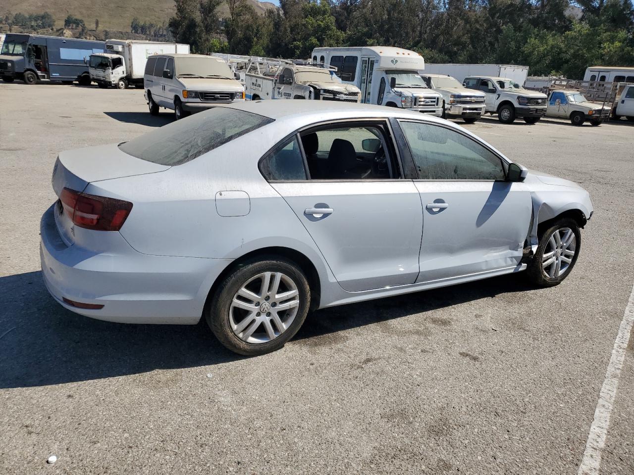 2018 Volkswagen Jetta VIN 3VW2B7AJ4JM203830 Copart auction photo, front end / side damage thumbnail 3