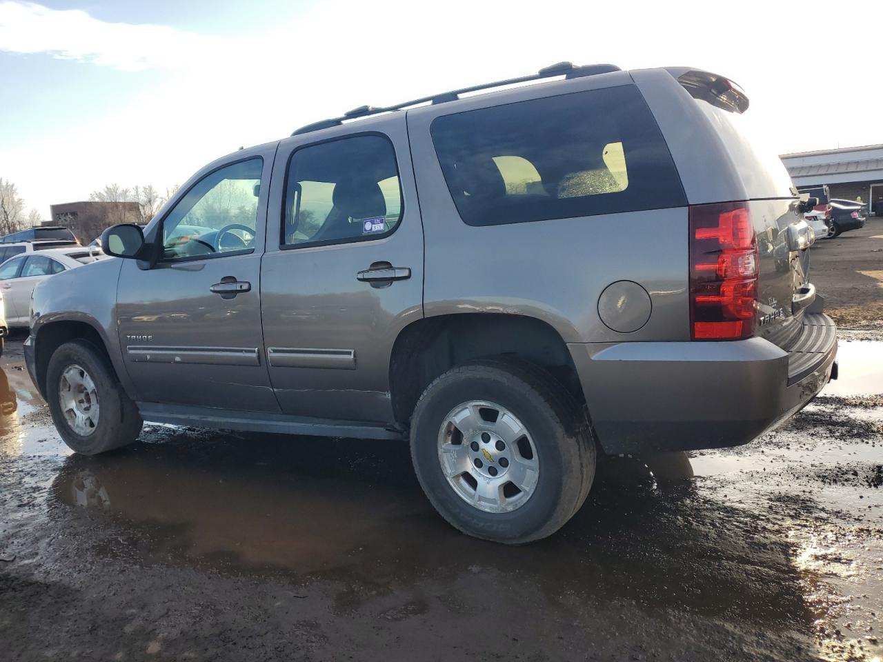 2011 Chevrolet Tahoe VIN 1GNSKAE0XBR163410 Copart auction photo, side / rear end damage thumbnail 2