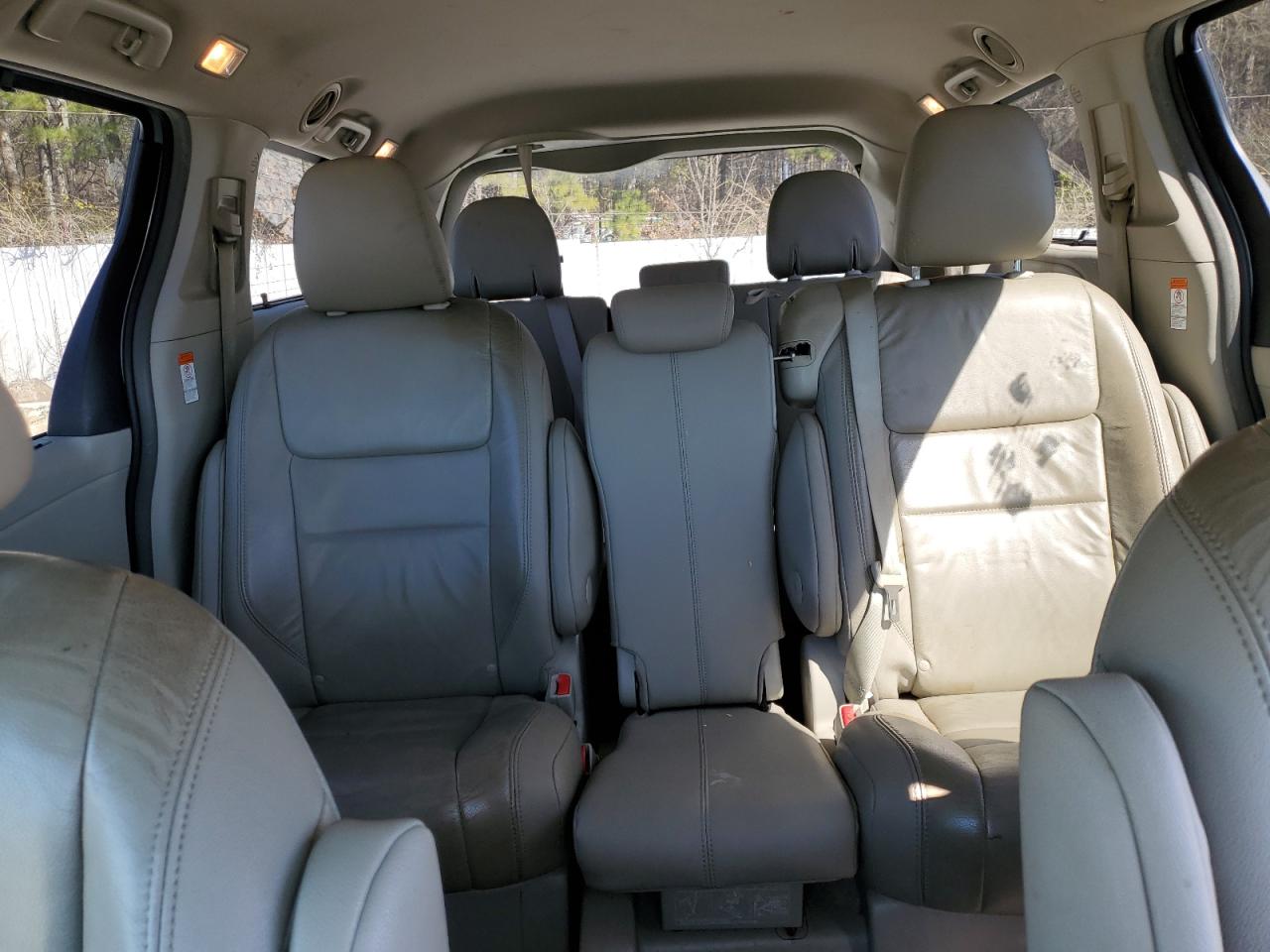 2015 Toyota Sienna VIN 5TDYK3DC4FS656114 Copart auction photo, rear end damage thumbnail 10