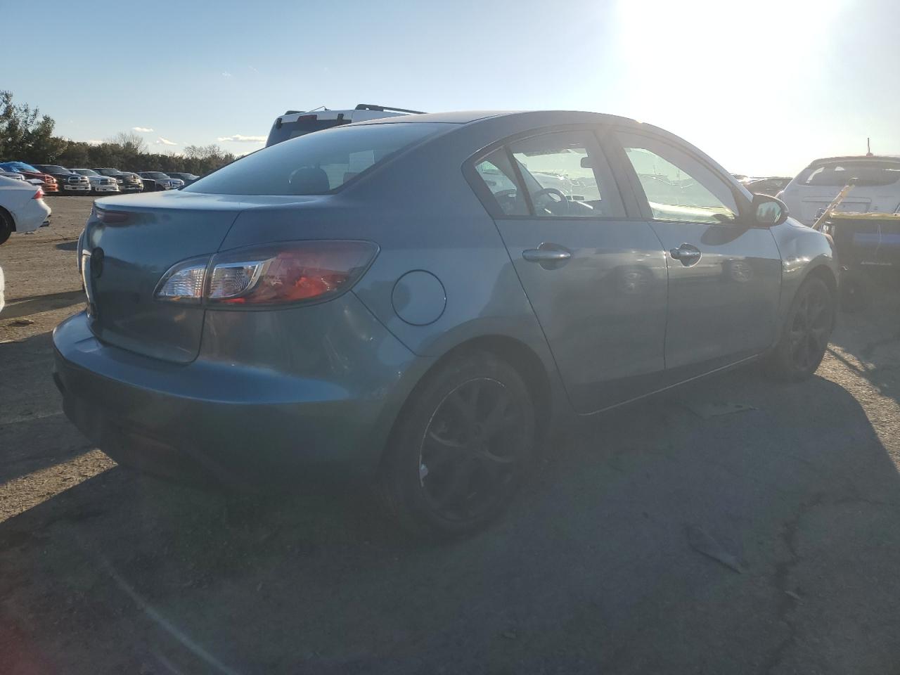 2011 Mazda 3 VIN JM1BL1UG5B1482006 Copart auction photo, minor dent/scratches damage thumbnail 3