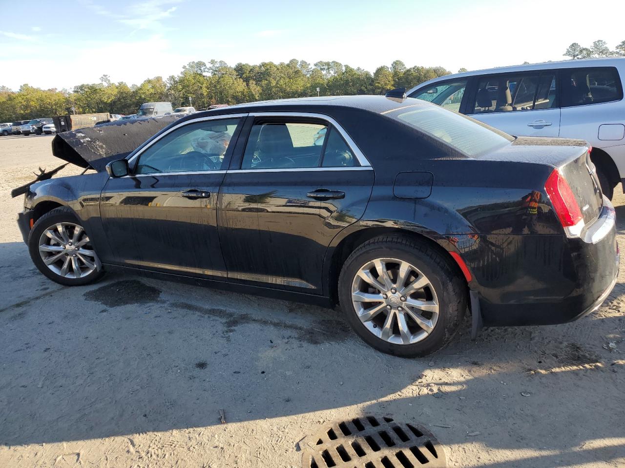 2016 Chrysler 300 VIN 2C3CCARG7GH329380 Copart auction photo, front end damage thumbnail 2