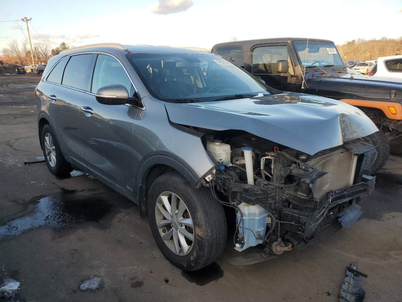2017 KIA Sorento VIN 5XYPGDA32HG263882 Copart auction photo, front end damage thumbnail 4