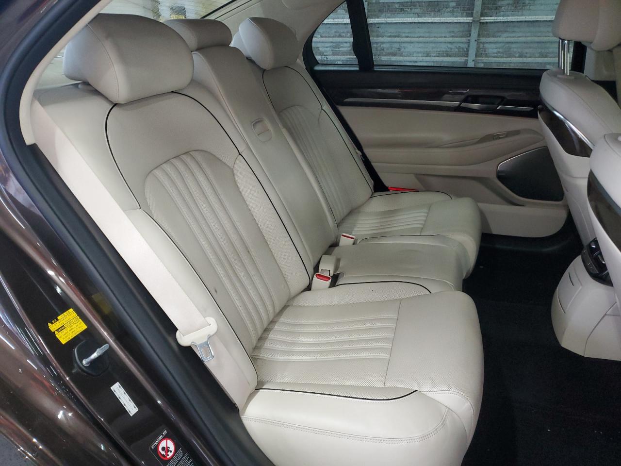 2017 Genesis G90 VIN KMHG34JA4HU023124 Copart auction photo, rear end / minor dent/scratches damage thumbnail 10