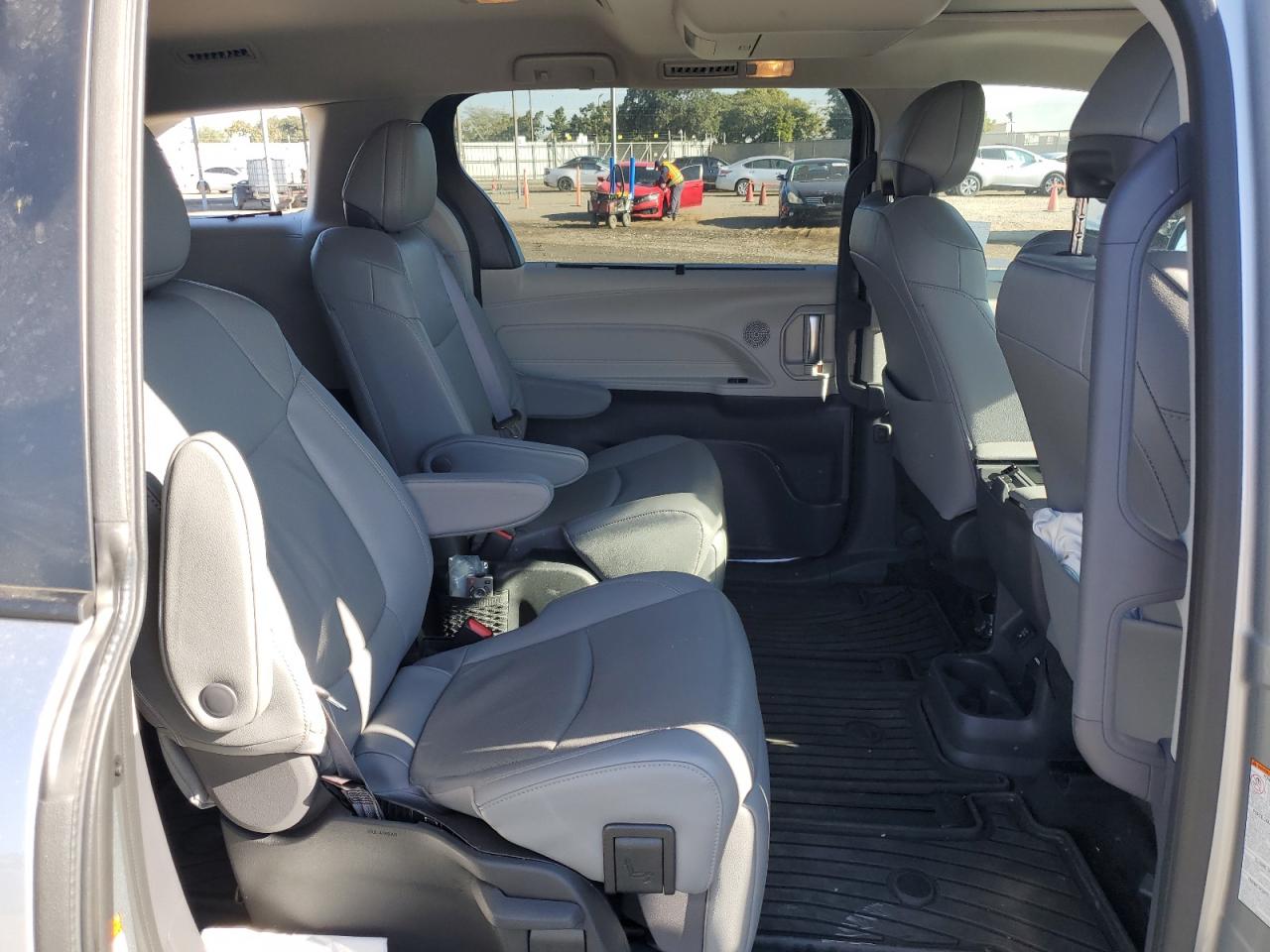 2022 Toyota Sienna VIN 5TDZRKEC2NS099310 Copart auction photo, side / rear end damage thumbnail 11