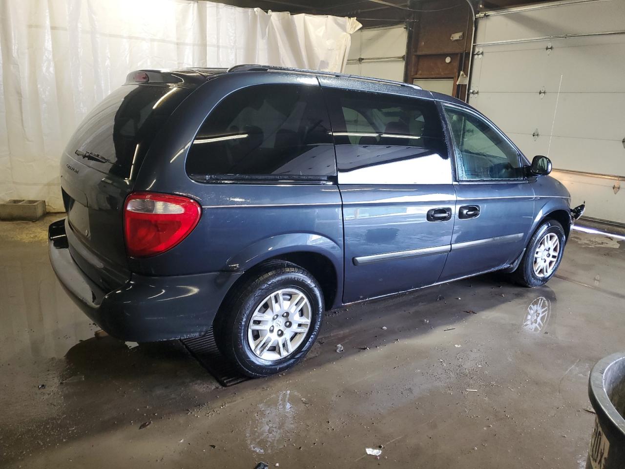 2007 Dodge Caravan VIN 1D4GP25R27B204605 Copart auction photo, front end damage thumbnail 3