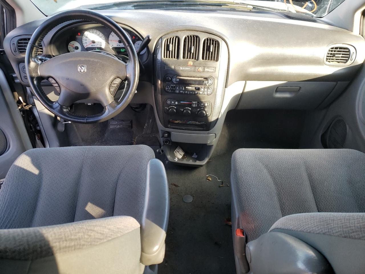 2005 Dodge Caravan VIN 2D4GP44L95R522308 Copart auction photo, front end damage thumbnail 8