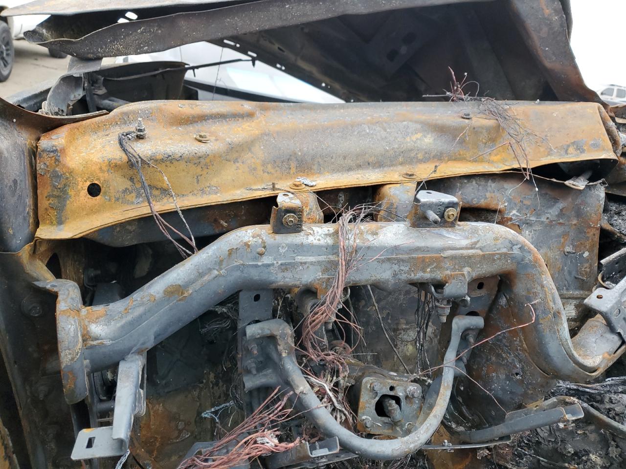 2009 Cadillac Escalade VIN 1GYFK26299R143167 Copart auction photo, burn damage thumbnail 9