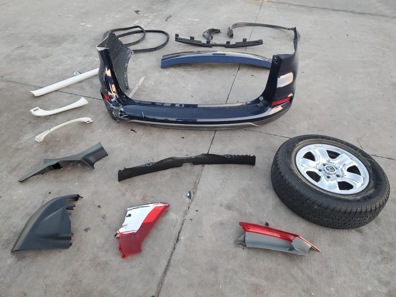 2015 Honda CR-V VIN 3CZRM3H38FG706594 Copart auction photo, rear end / side damage thumbnail 13