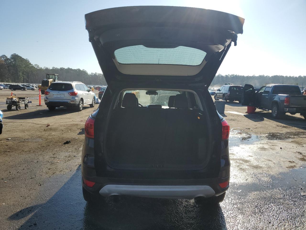 2019 Ford Escape VIN 1FMCU0HD8KUC45001 Copart auction photo, front end damage thumbnail 6