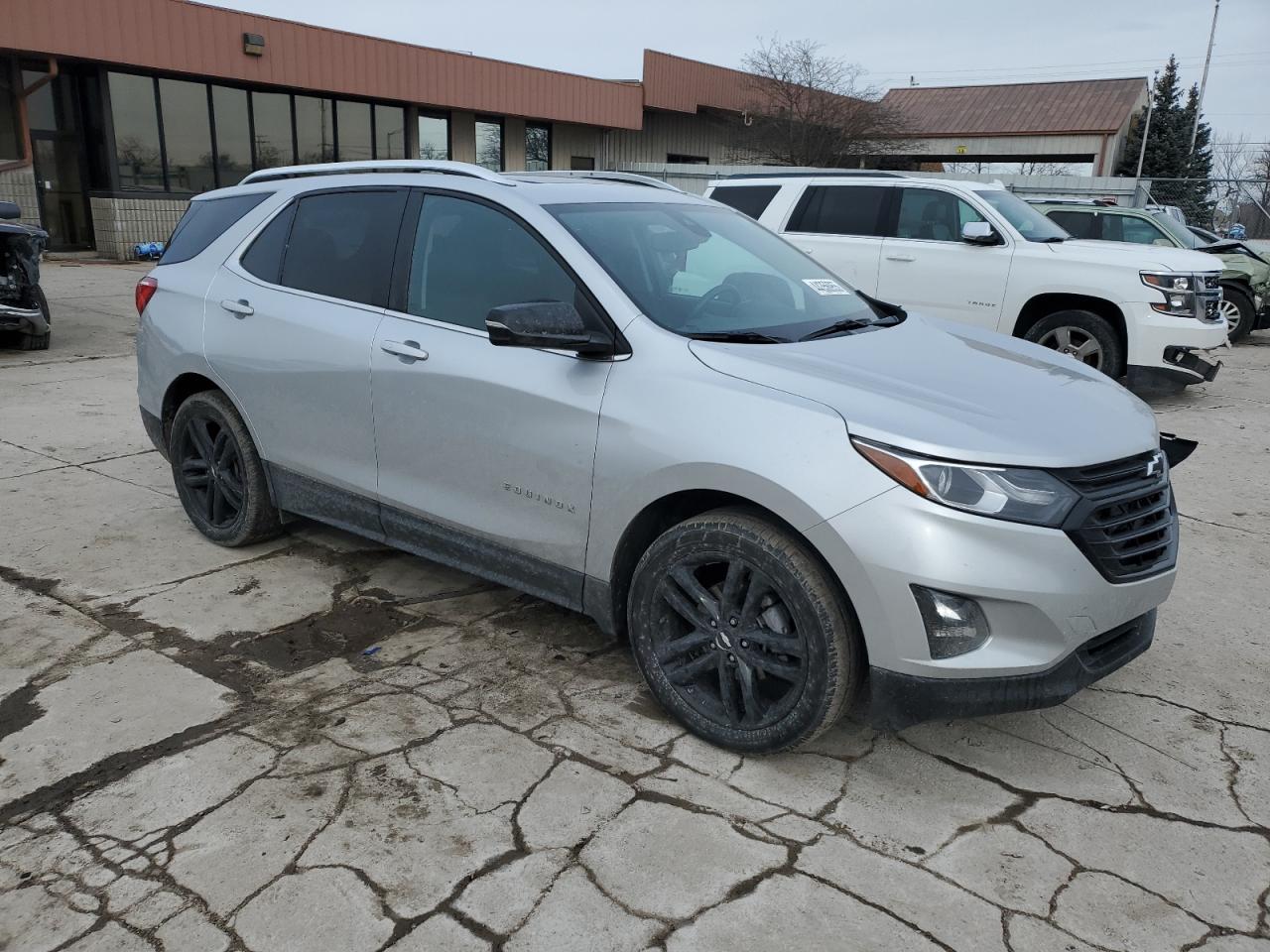 2021 Chevrolet Equinox VIN 3GNAXKEV1MS182474 Copart auction photo, front end / side damage thumbnail 4