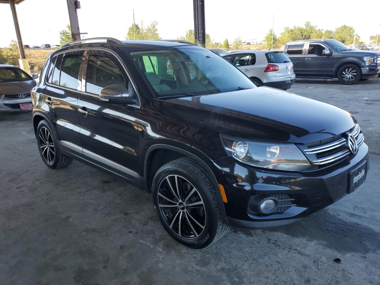 2015 Volkswagen Tiguan VIN WVGAV7AX8FW568038 Copart auction photo, rear end damage thumbnail 4