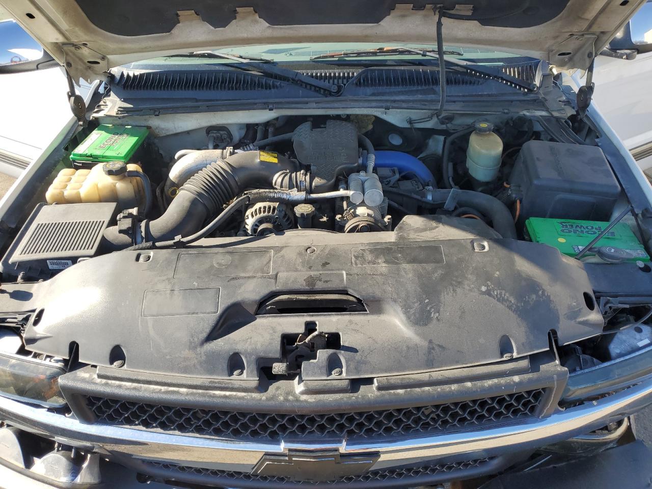 2002 Chevrolet Silverado VIN 1GCHK29182E137164 Copart auction photo, front end damage thumbnail 11