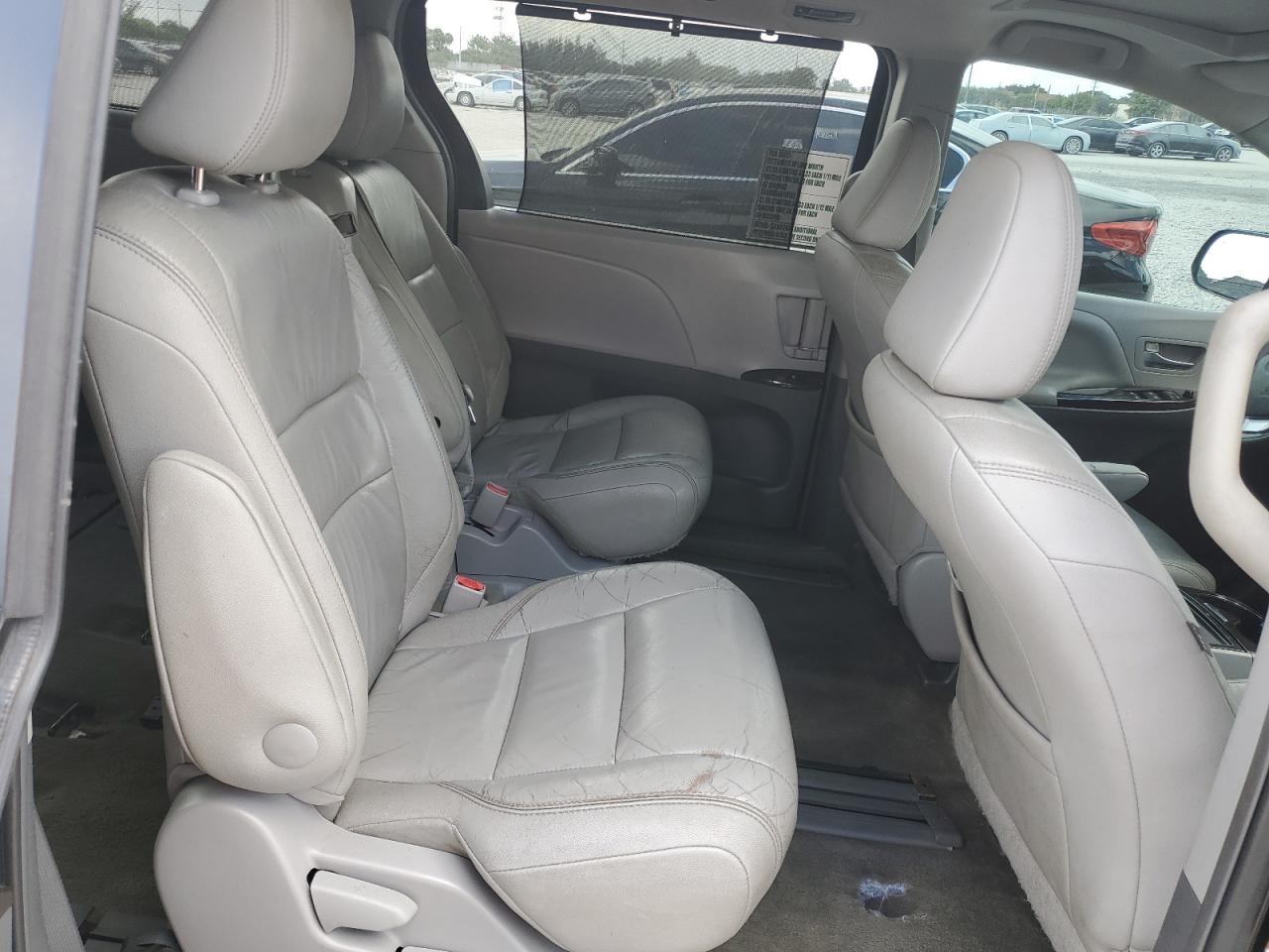 2015 Toyota Sienna VIN 5TDYK3DC7FS611488 Copart auction photo, front end / minor dent/scratches damage thumbnail 11