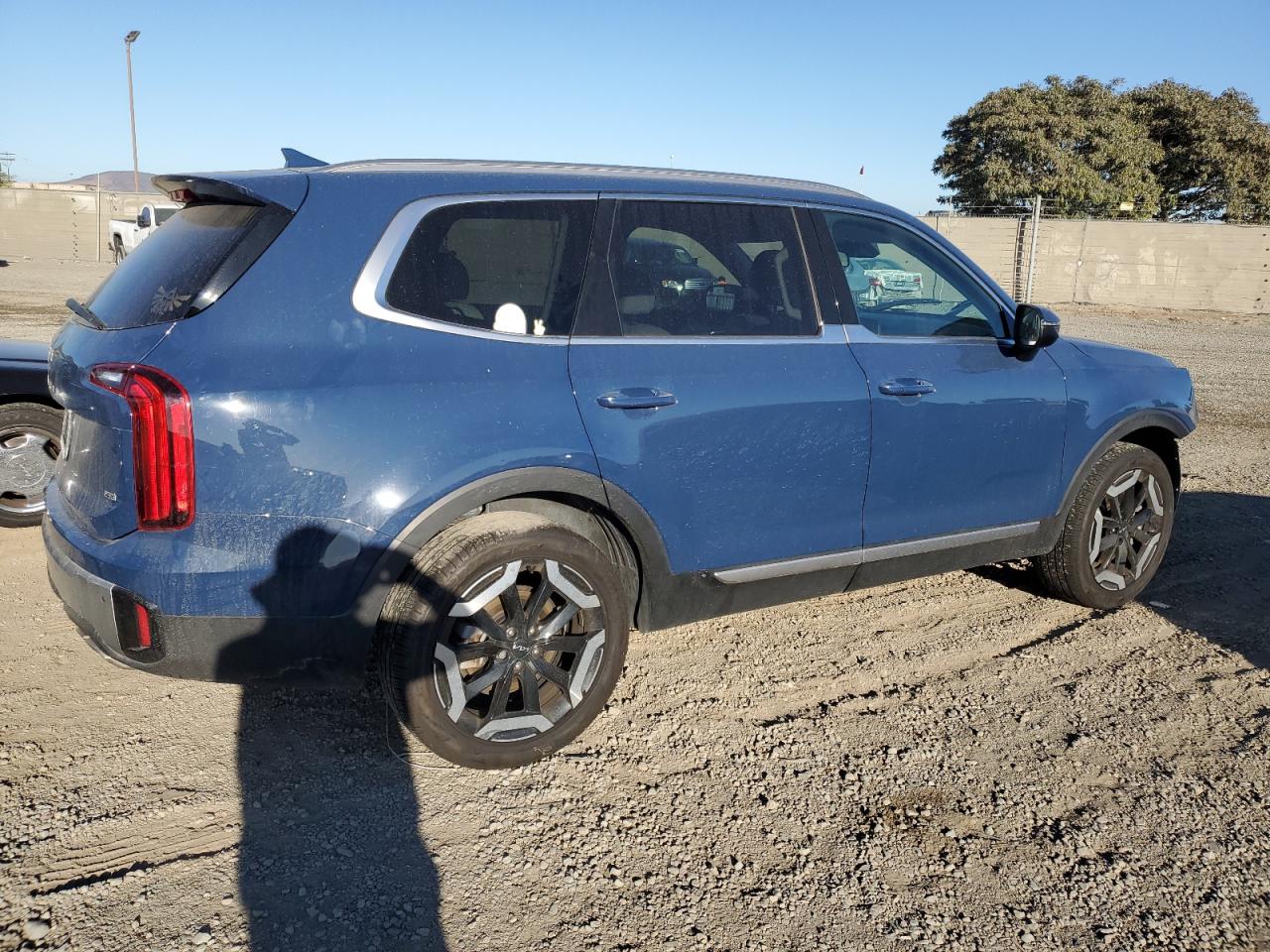 2023 KIA Telluride VIN 5XYP6DGC0PG357932 Copart auction photo, front end damage thumbnail 3