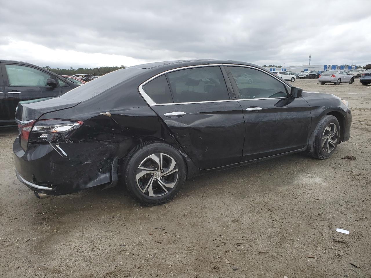 2017 Honda Accord VIN 1HGCR2F32HA109549 Copart auction photo, rear end damage thumbnail 3