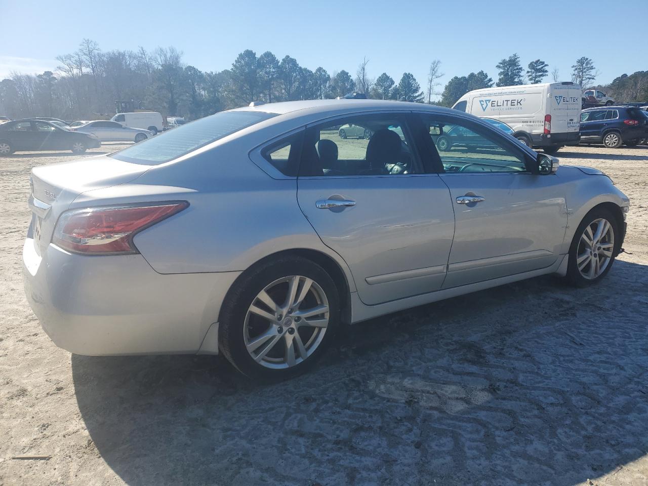 2015 Nissan Altima VIN 1N4BL3APXFC175222 Copart auction photo, front end / minor dent/scratches damage thumbnail 3