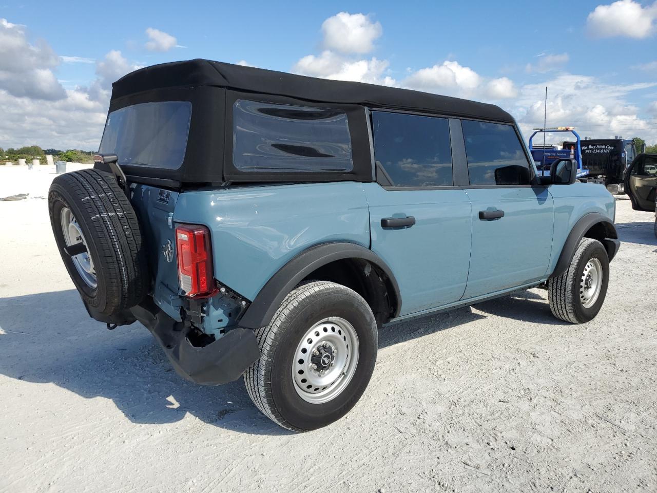 2023 Ford Bronco VIN 1FMDE5BH2PLA98570 Copart auction photo, rear end / front end damage thumbnail 3