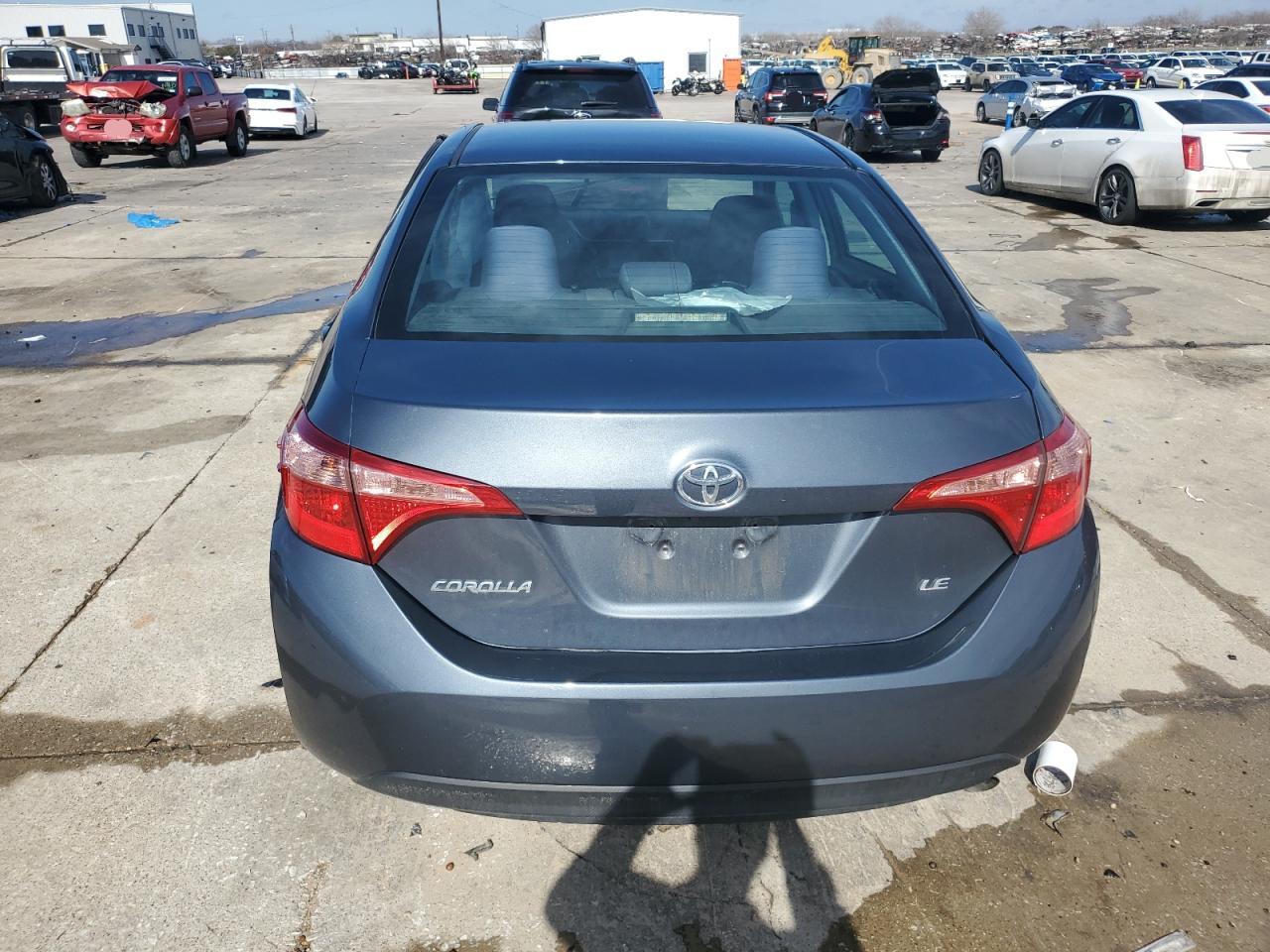 2018 Toyota Corolla VIN 5YFBURHE5JP805338 Copart auction photo, side damage thumbnail 6