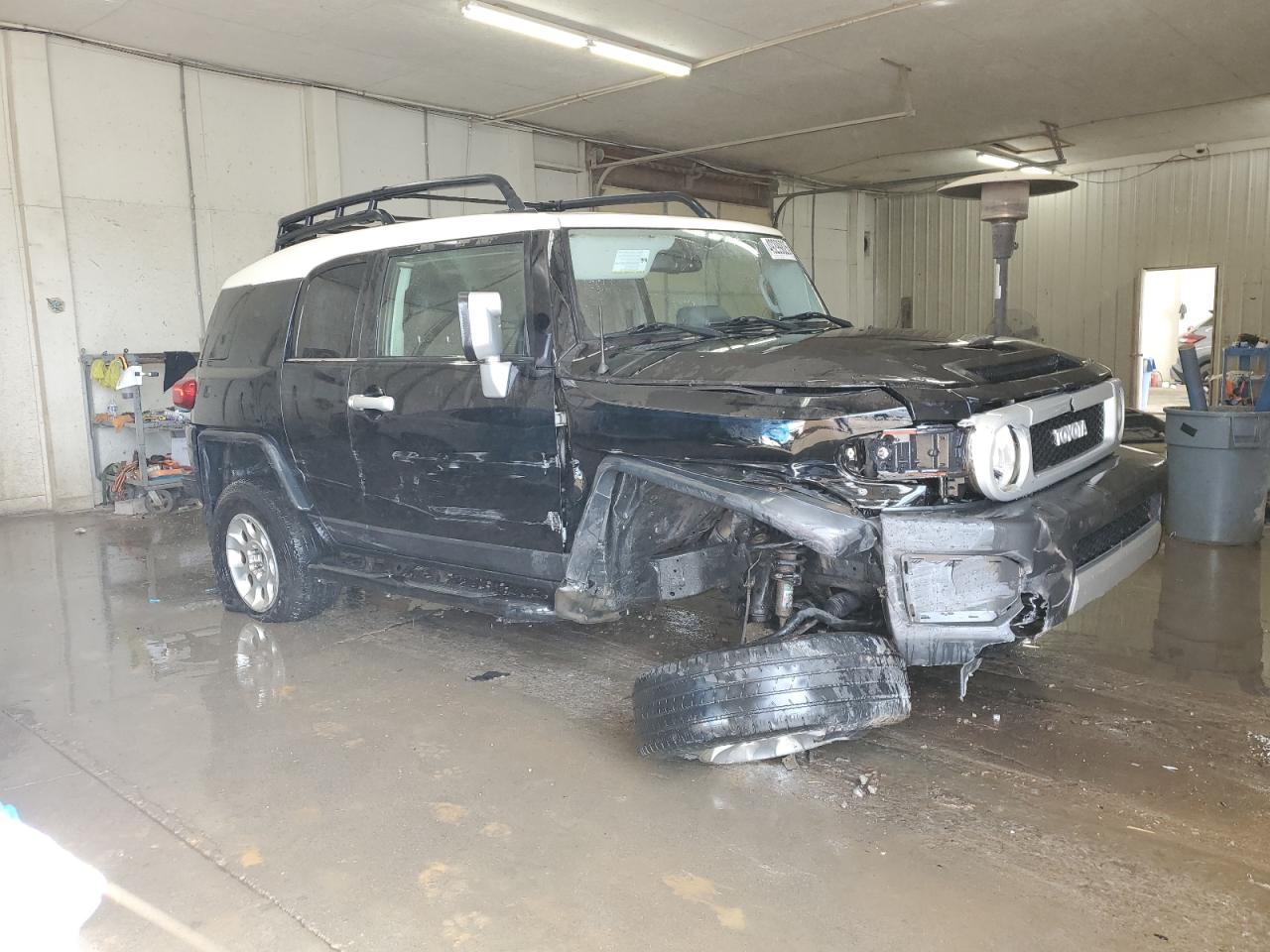 2011 Toyota FJ Cruiser VIN JTEBU4BFXBK101524 Copart auction photo, side / front end damage thumbnail 4
