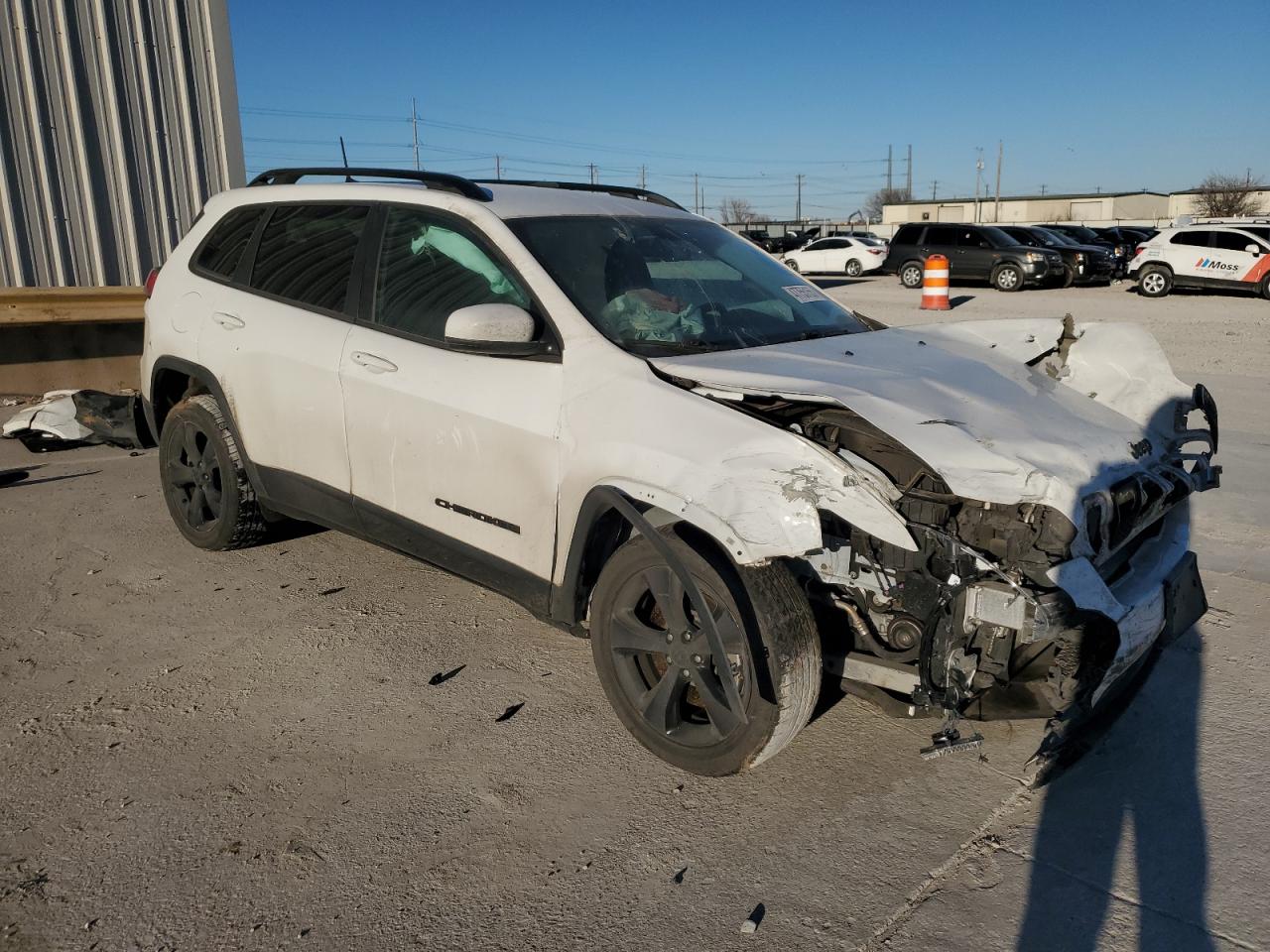 2019 Jeep Cherokee VIN 1C4PJLLB6KD469566 Copart auction photo, front end / minor dent/scratches damage thumbnail 4