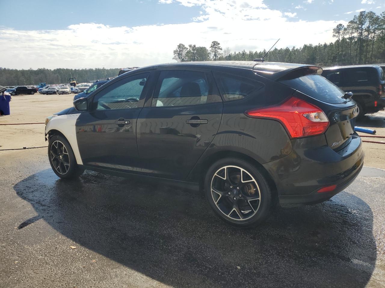 2014 Ford Focus VIN 1FADP3K27EL190517 Copart auction photo, front end damage thumbnail 2