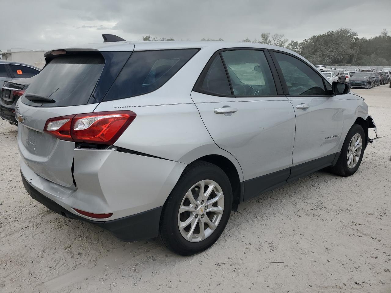 2020 Chevrolet Equinox VIN 2GNAXHEV5L6176953 Copart auction photo, front end / rear end damage thumbnail 3