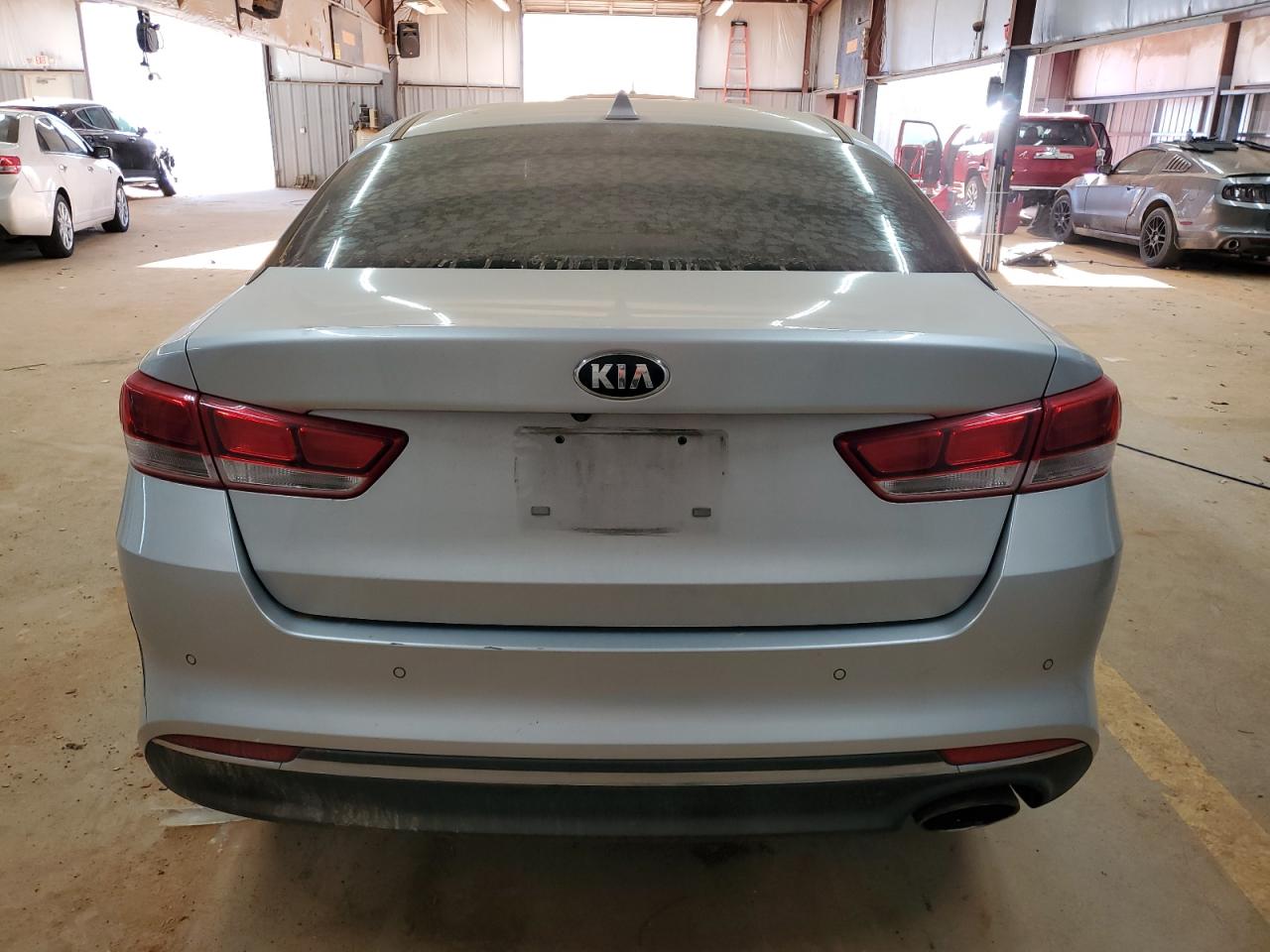 2018 KIA Optima VIN 5XXGT4L32JG234465 Copart auction photo, front end / side damage thumbnail 6