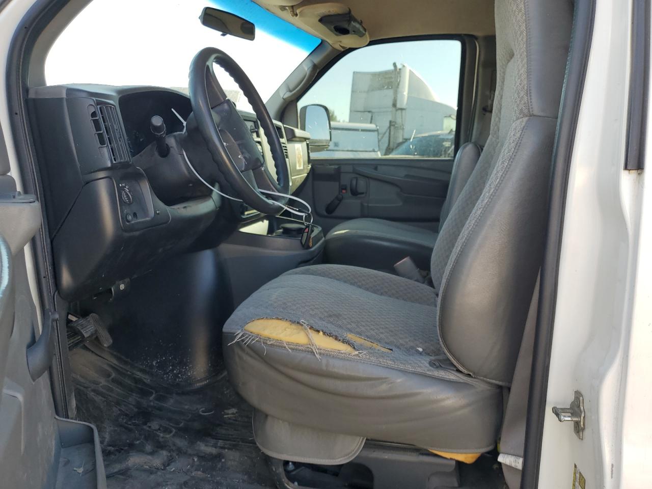 2005 Chevrolet Express VIN 1GCGG25V251151109 Copart auction photo, all over damage thumbnail 7