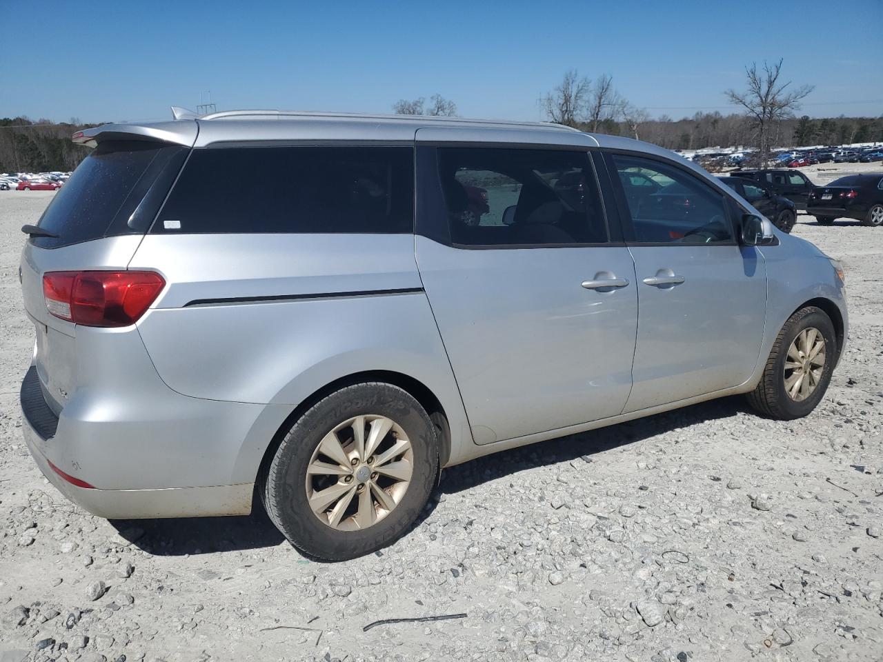 2016 KIA Sedona VIN KNDMB5C18G6131679 Copart auction photo, front end / minor dent/scratches damage thumbnail 3
