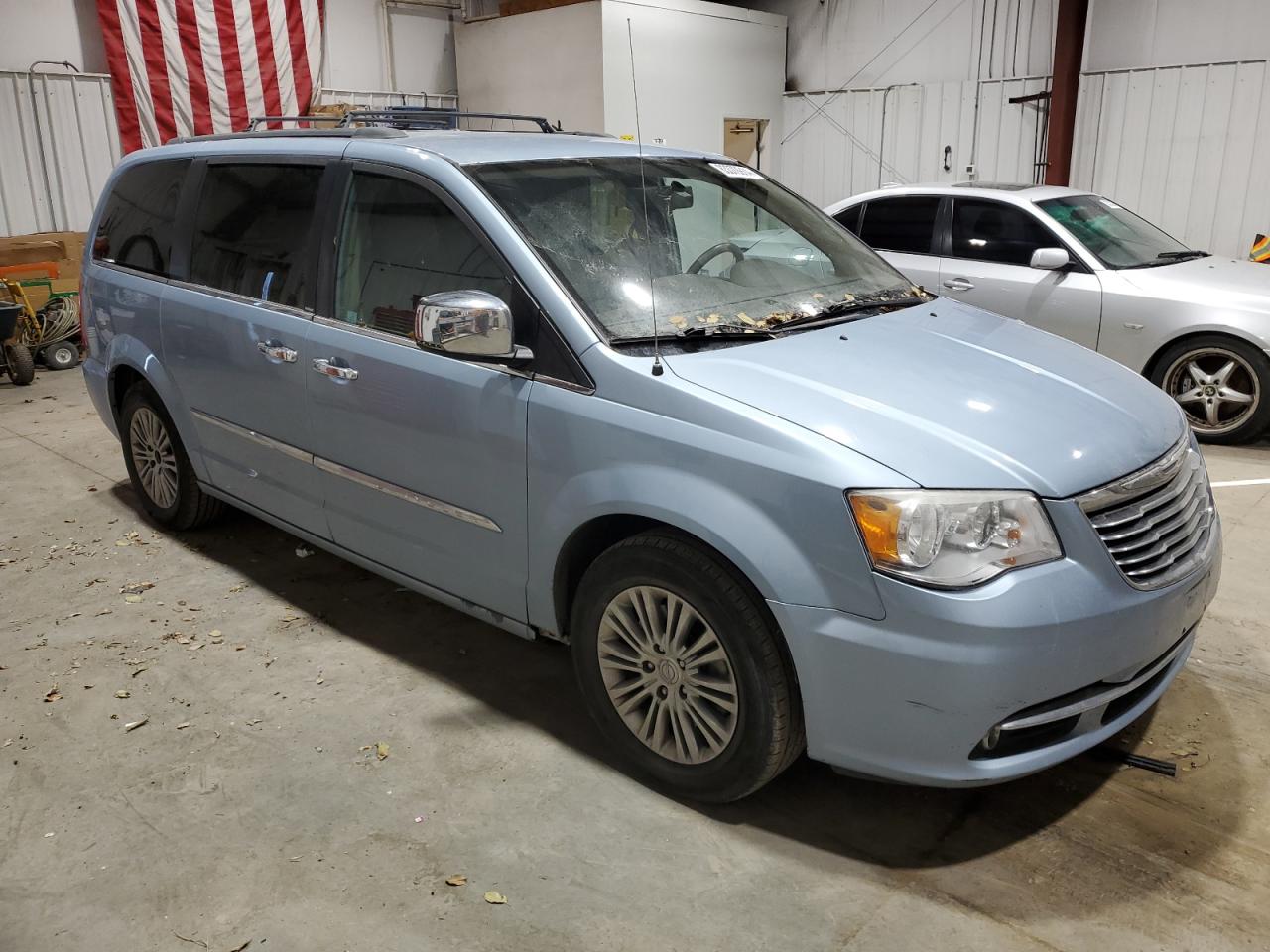 2013 Chrysler Town & Country VIN 2C4RC1CG2DR614461 Copart auction photo, minor dent/scratches damage thumbnail 4