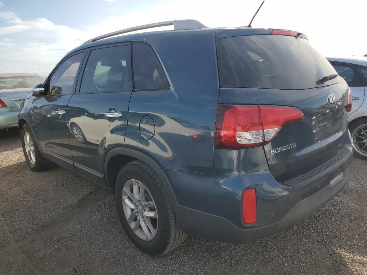 2015 KIA Sorento VIN 5XYKT3A62FG593626 Copart auction photo, water/flood damage thumbnail 2