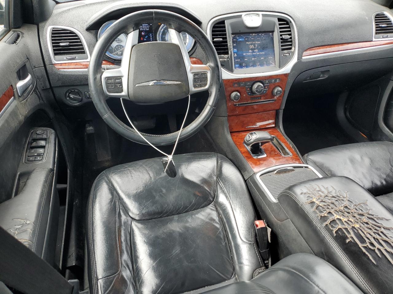 2013 Chrysler 300 VIN 2C3CCAAG1DH556295 Copart auction photo, front end / minor dent/scratches damage thumbnail 8