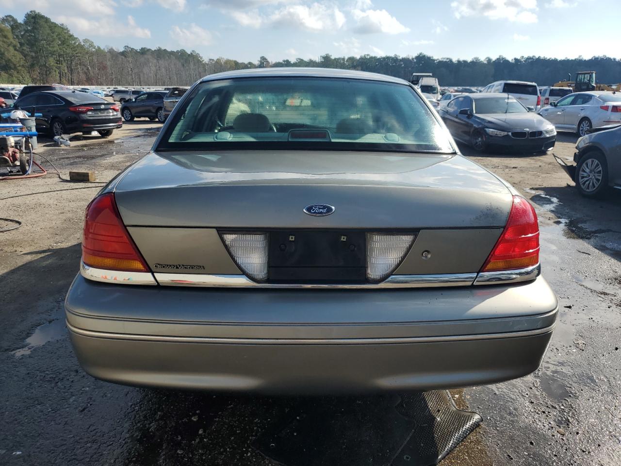 2000 Ford Crown Victoria VIN 2FAFP73W0YX173874 Copart auction photo, front end damage thumbnail 6