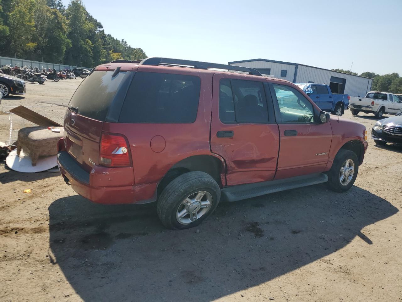 2005 Ford Explorer VIN 1FMZU73E95UC01323 Copart auction photo, side / front end damage thumbnail 3