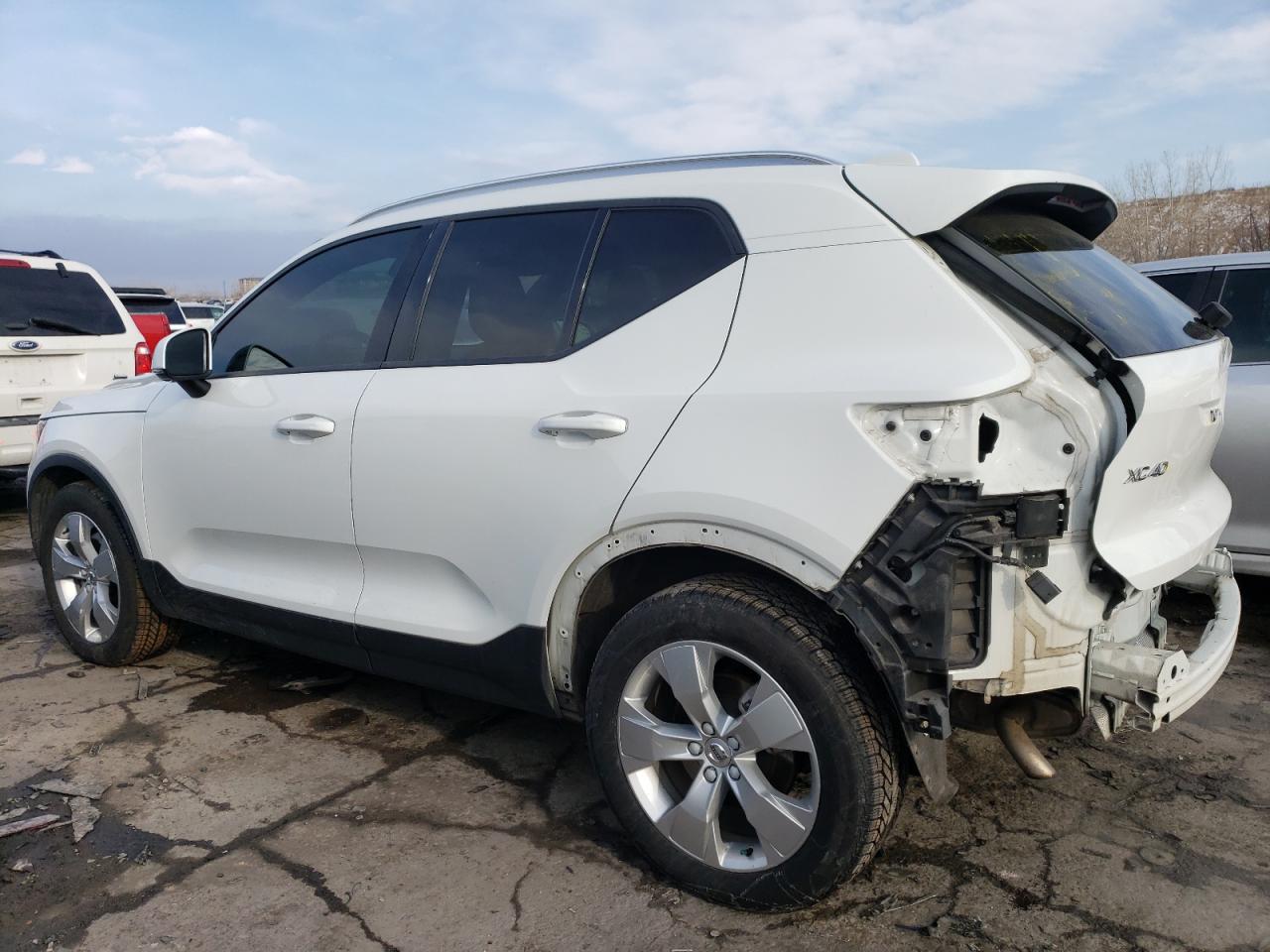 2020 Volvo XC40 VIN YV4162UK0L2323111 Copart auction photo, rear end / minor dent/scratches damage thumbnail 2