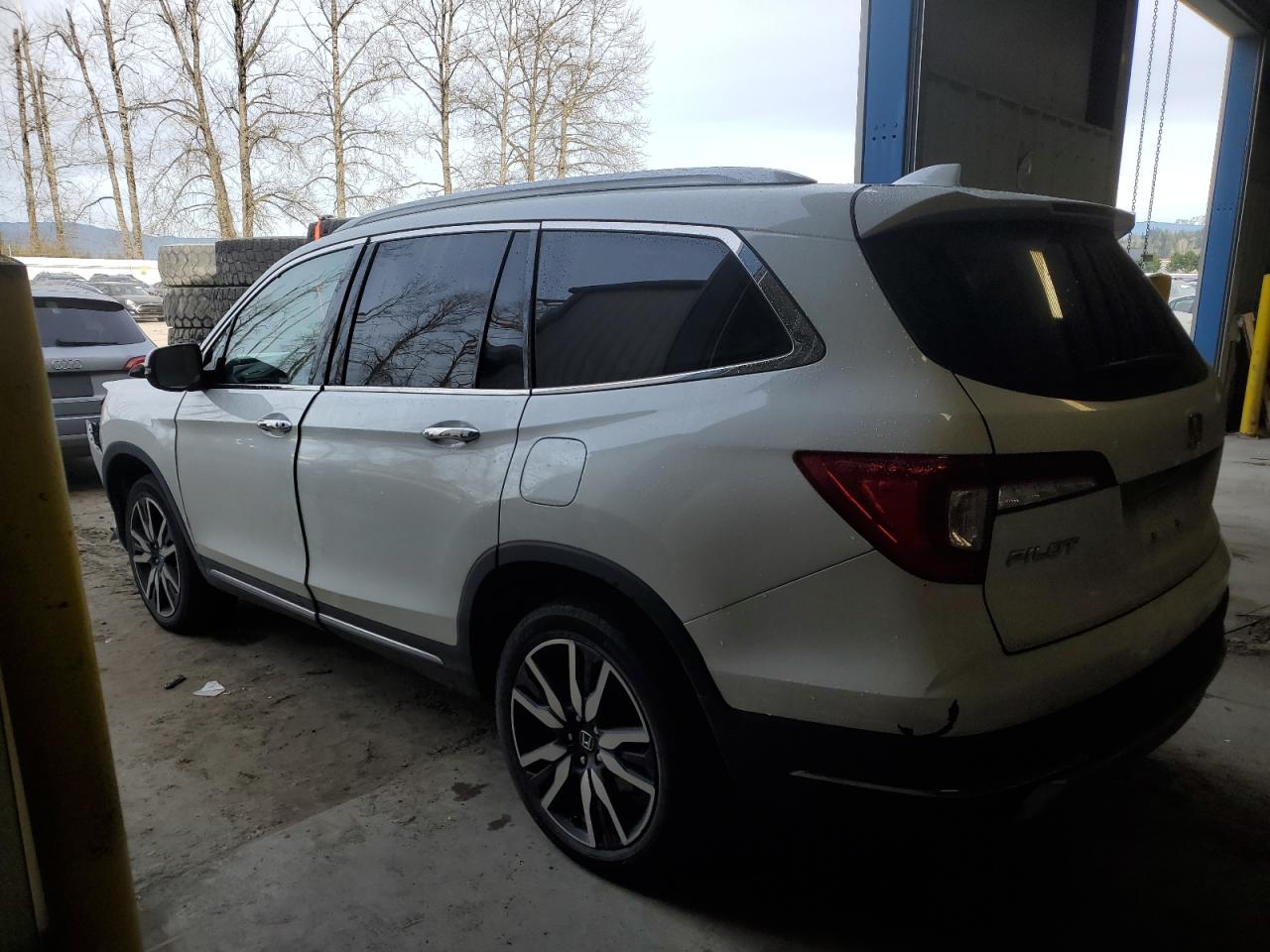 2020 Honda Pilot VIN 5FNYF6H00LB058804 Copart auction photo, front end / side damage thumbnail 2
