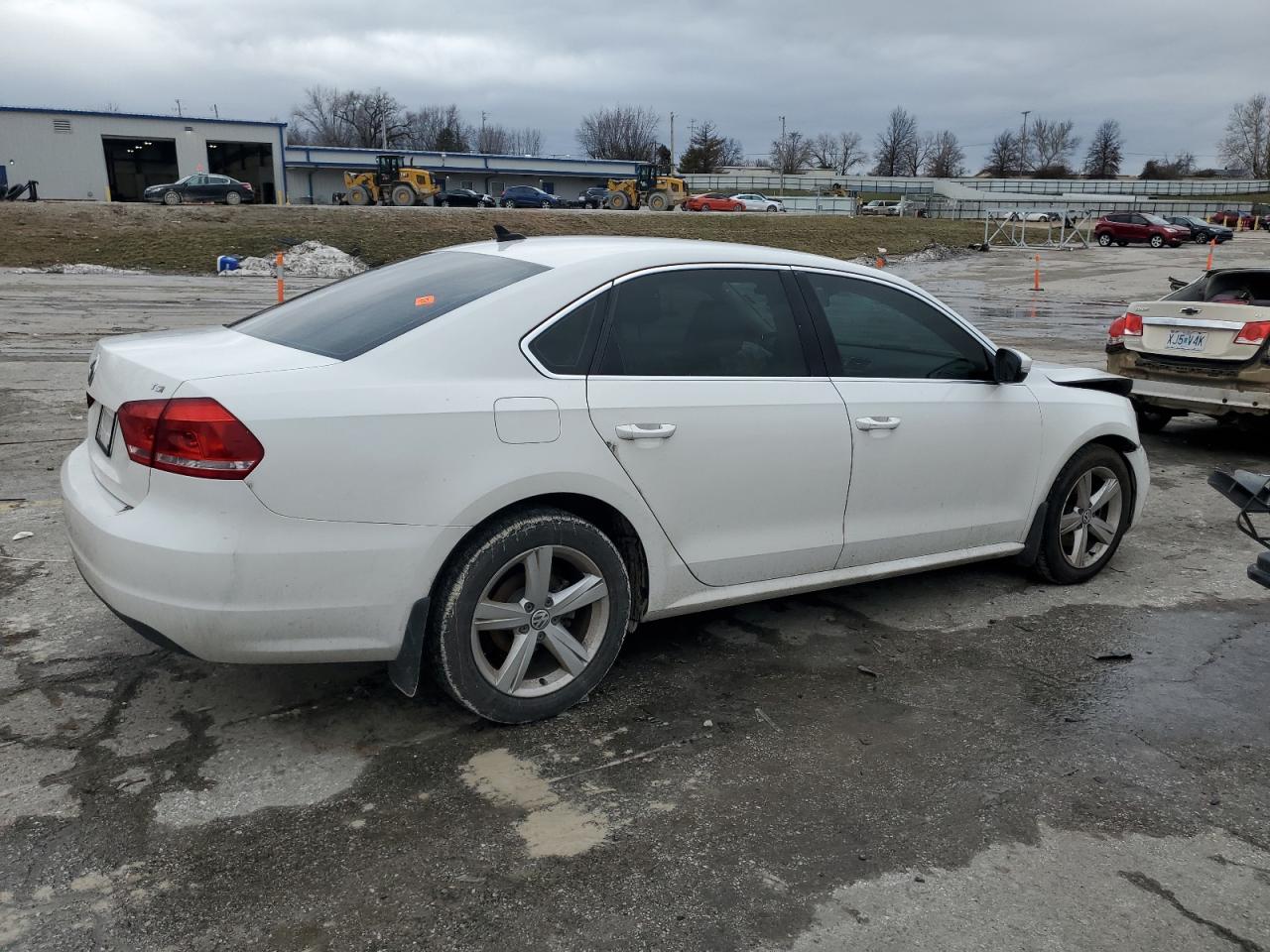 2015 Volkswagen Passat VIN 1VWAT7A38FC094355 Copart auction photo, front end damage thumbnail 3