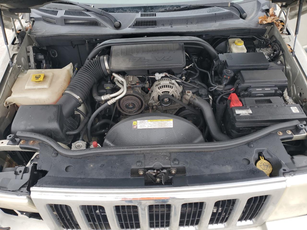 2008 Jeep Commander VIN 1J8HG48K88C203796 Copart auction photo, side / front end damage thumbnail 12