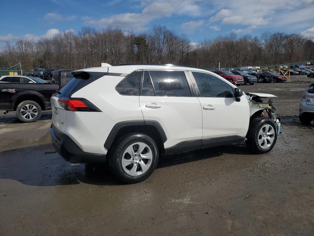 2019 Toyota RAV 4 VIN 2T3H1RFV9KC025325 Copart auction photo, front end / side damage thumbnail 3