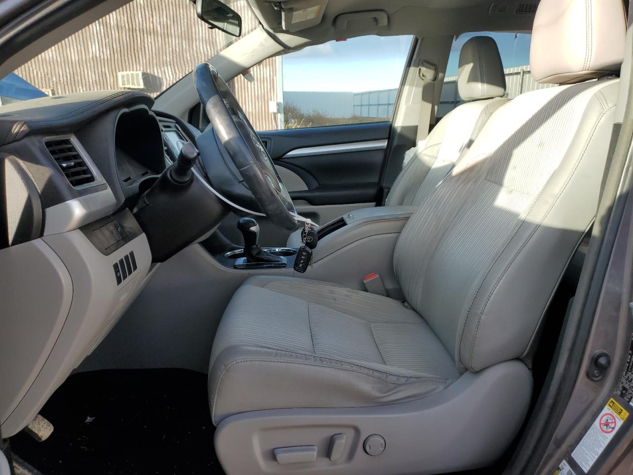 2016 Toyota Highlander VIN 5TDBKRFH0GS327042 Copart auction photo, front end / side damage thumbnail 7