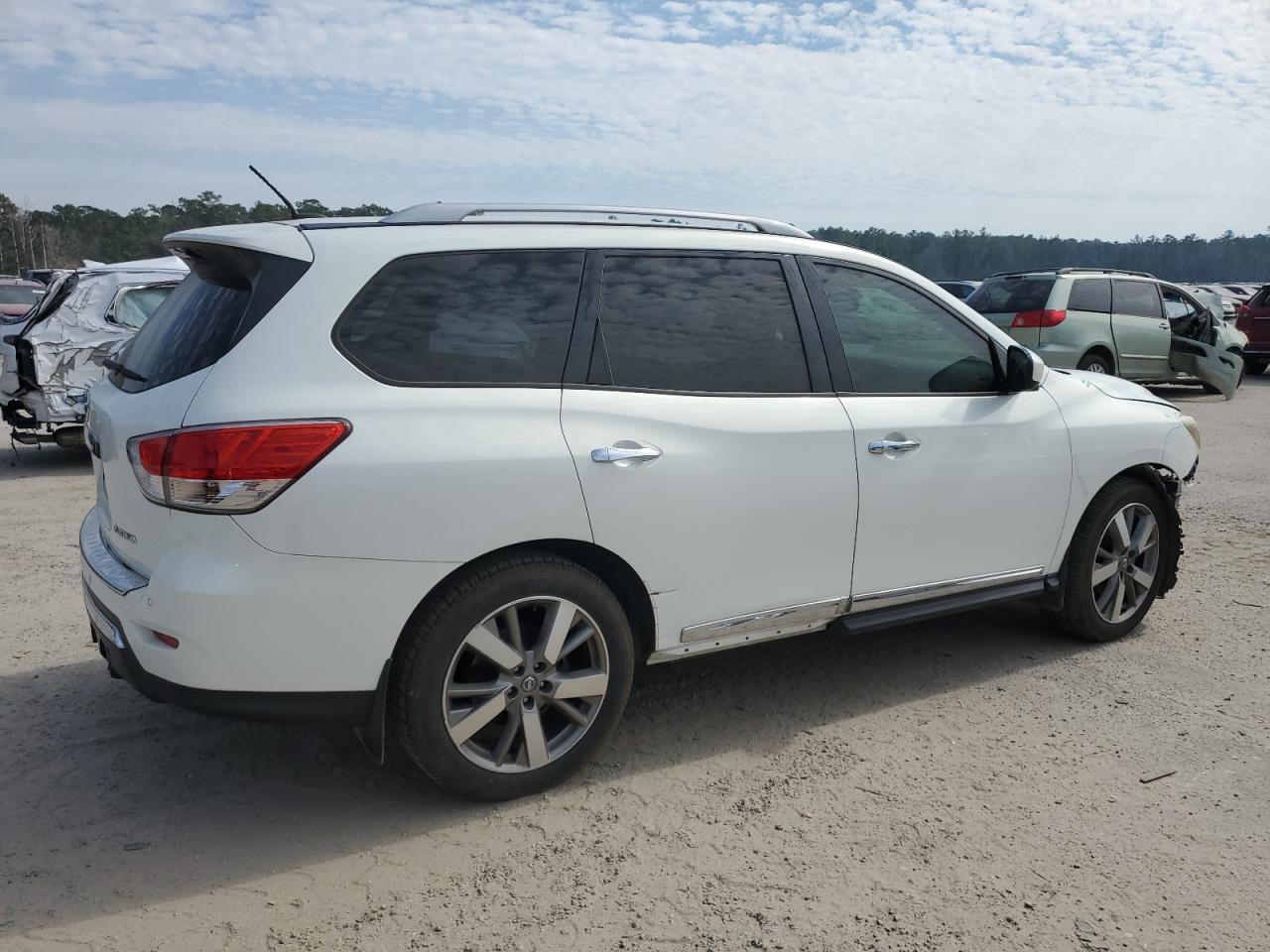 2014 Nissan Pathfinder VIN 5N1AR2MNXEC679465 Copart auction photo, front end damage thumbnail 3