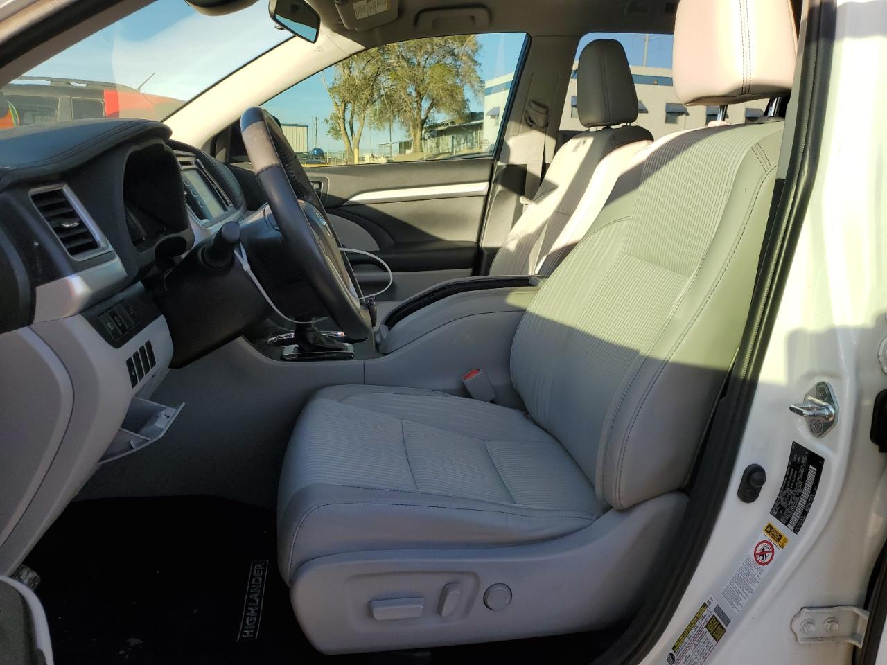 2019 Toyota Highlander VIN 5TDBZRFH3KS919684 Copart auction photo, front end damage thumbnail 7