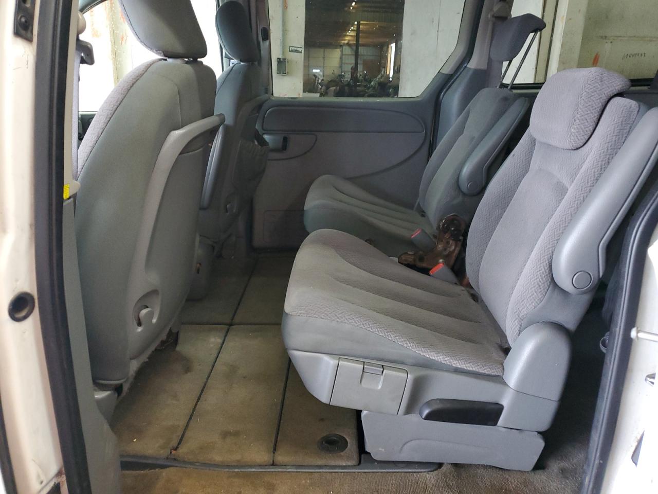 2007 Chrysler Town & Country VIN 2A4GP44R87R285177 Copart auction photo, side / rear end damage thumbnail 11
